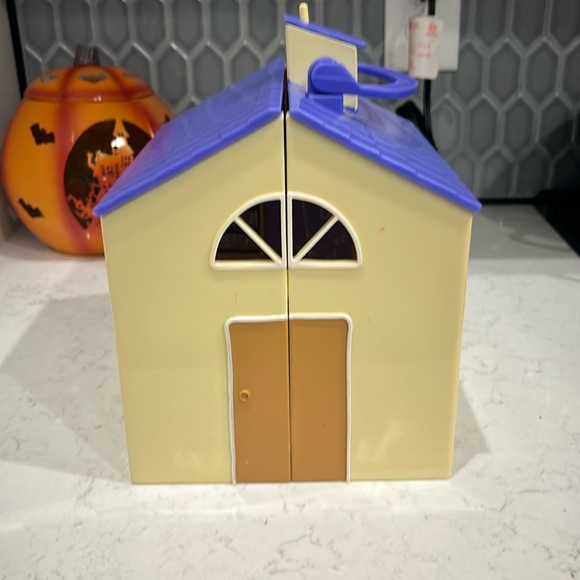 Peppa Pig School House and Accesories Lot - Picture 2 of 11